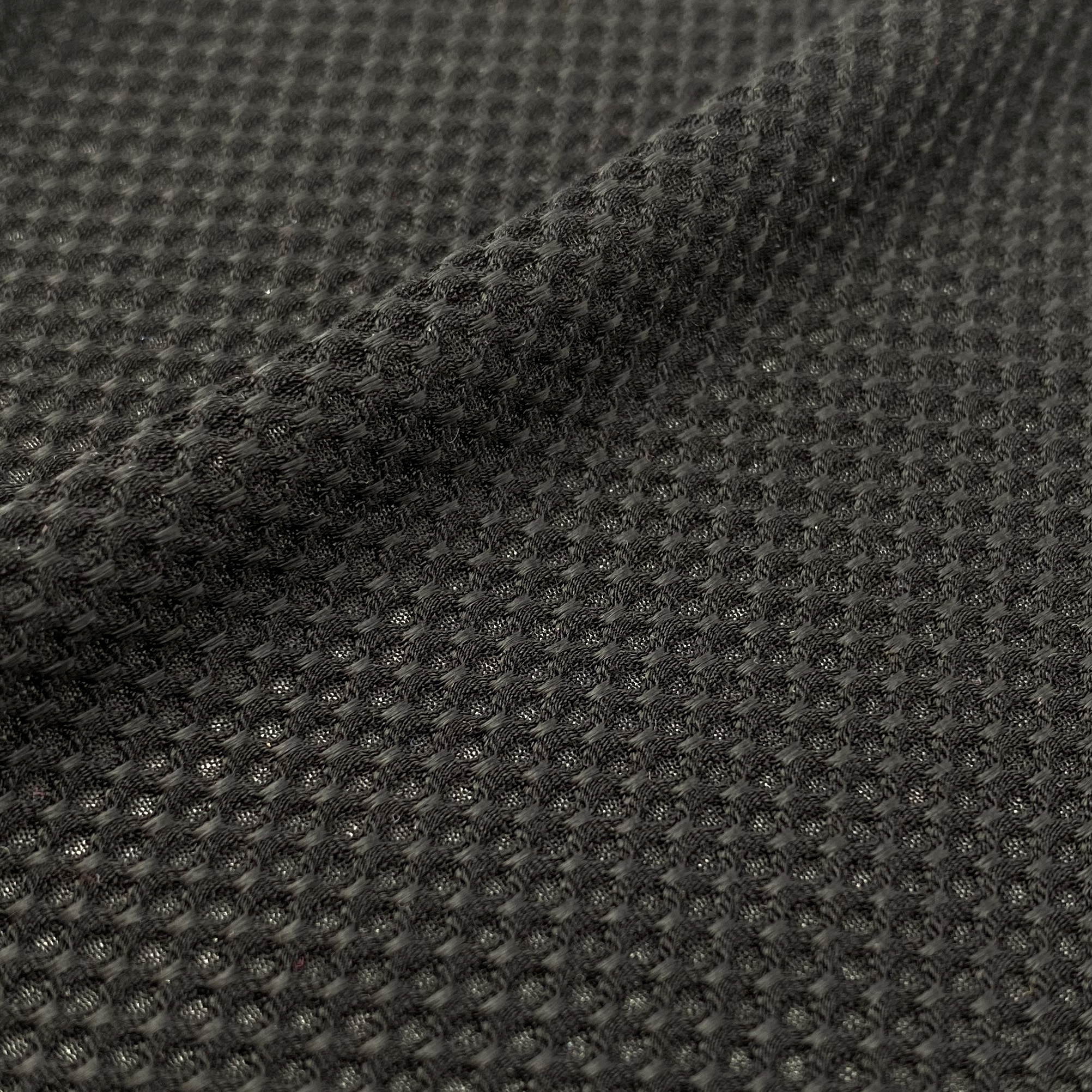 KAIN JACQUARD MESH HITAM